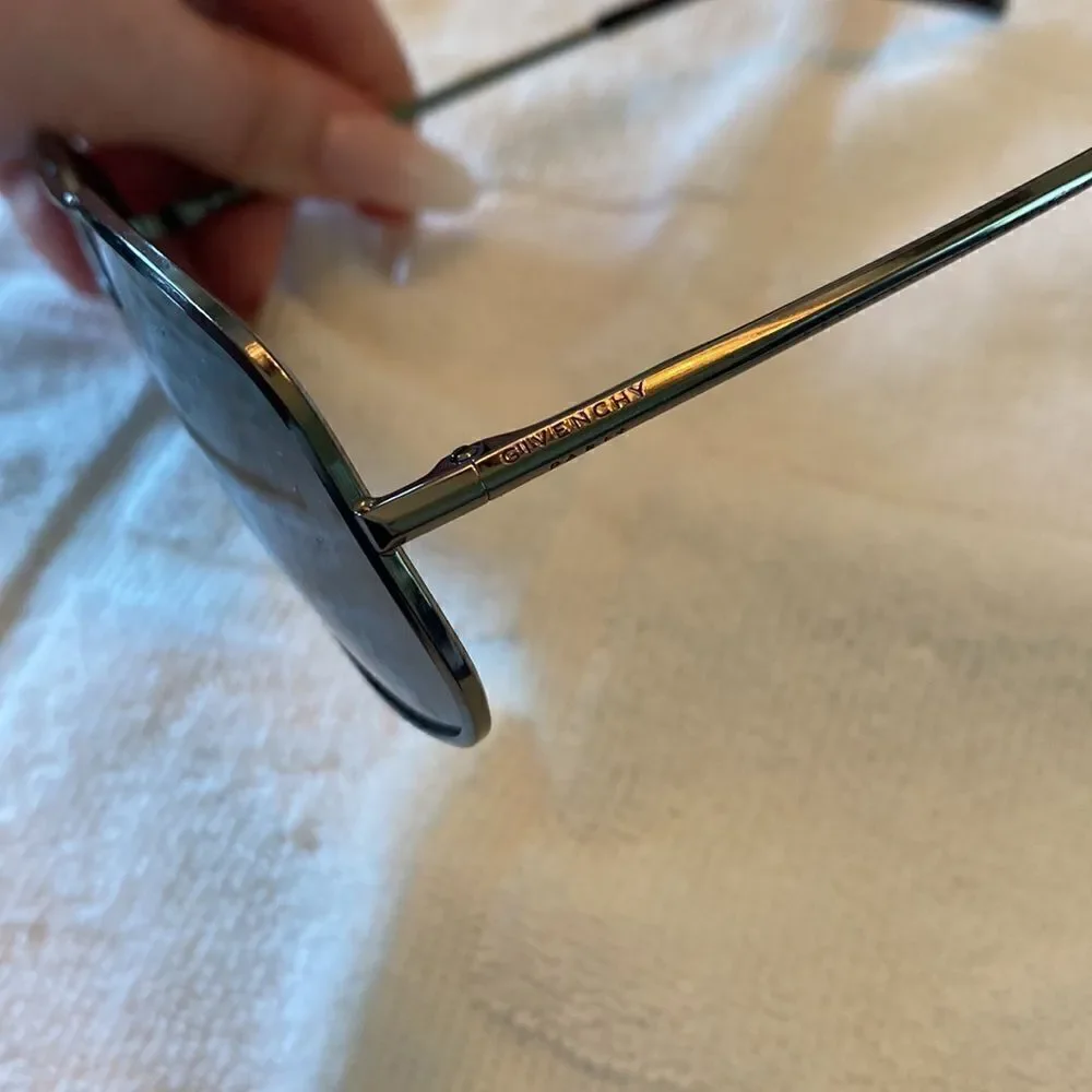 Givenchy Gradient Unisex Aviator sunglasses model GV 7193/S & Case $560
